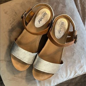 Josef Seibel Clea Leather Platform Wedge Size 38/7.5 (Platinum)